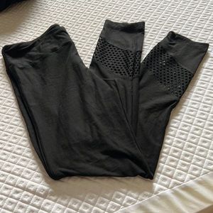 Brand new no tags, never worn. Ankle legging with detail. Soft comfy material!
